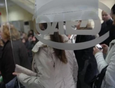 Έρχονται εκλογές: Η κυβέρνηση προκηρύσσει 9.000 θέσεις για ανέργους στους δήμους